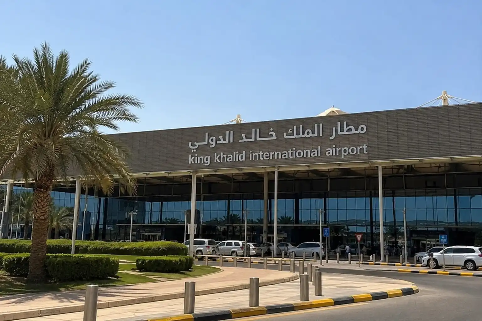 إطلاق نظام المراقبة الذكية بالذكاء الاصطناعي في مطار الملك خالد